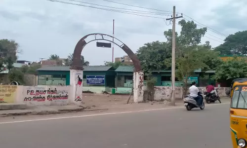 ஆபத்தான நிலையில் அலங்கார வளைவு