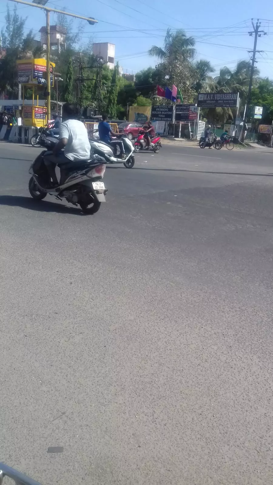 சிக்னல் அமைக்கும் பணி தாமதம் சிக்னல் அமைக்கும் பணி தாமதம்