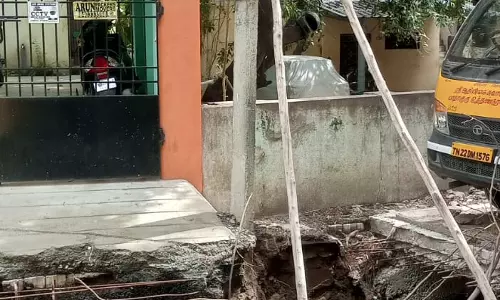 மின்கம்பத்தின் அவலம்