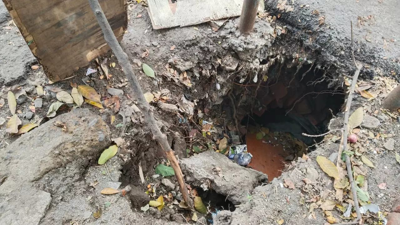 பள்ளமும் ஆபத்தும் பள்ளமும் ஆபத்தும்