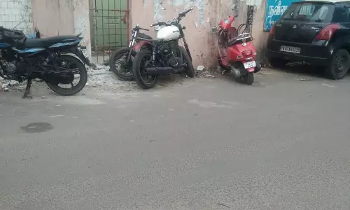 கழிப்பறை திறக்கப்படுமா? கழிப்பறை திறக்கப்படுமா?