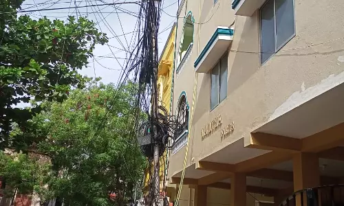 மின் வயர்களால் ஆபத்து மின் வயர்களால் ஆபத்து