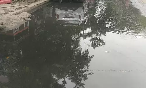 சாலையில் தேங்கும் கழிவுநீர்