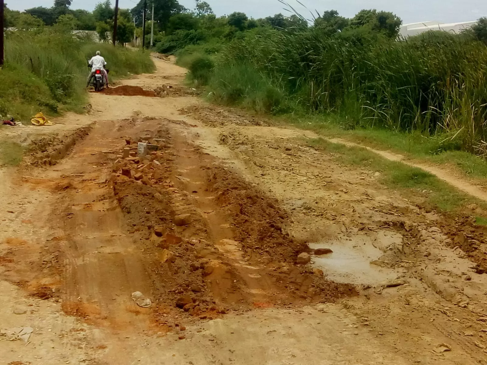 சாலை சரி செய்யப்படுமா? சாலை சரி செய்யப்படுமா?