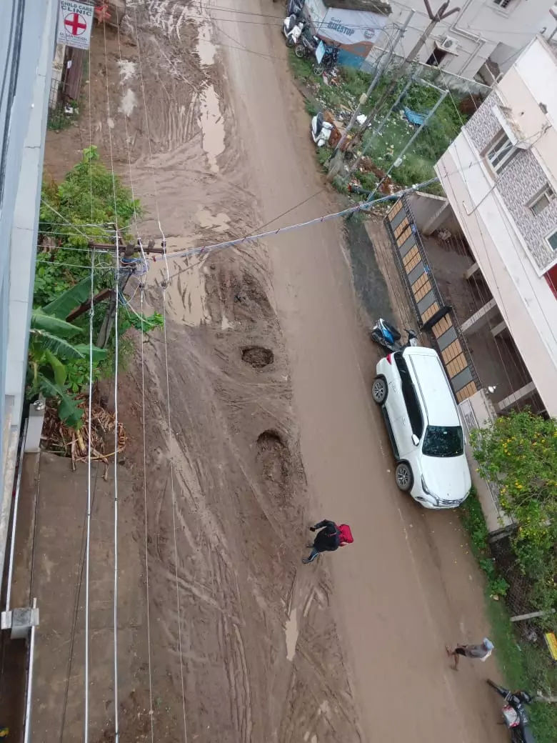 மோசமான சாலை