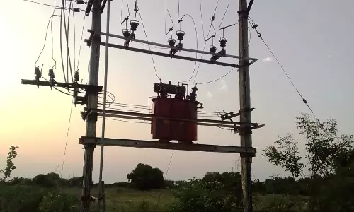 ஆபத்தான நிலையில் உள்ள மின்மாற்றி