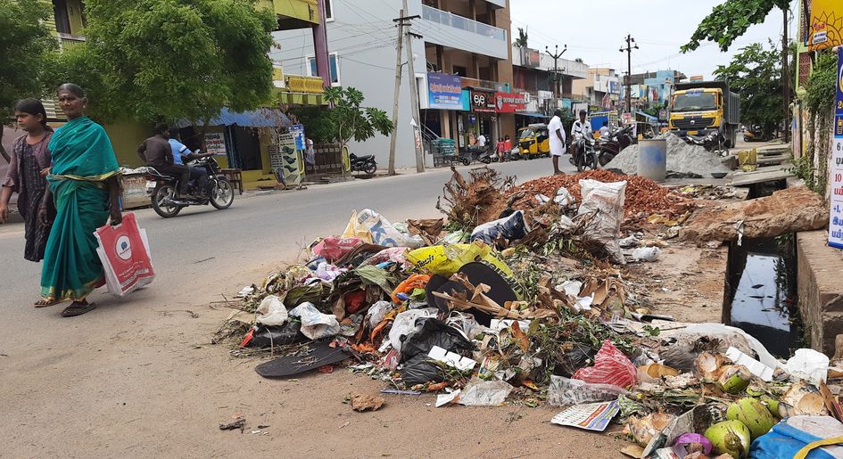 குவிந்து கிடக்கும் குப்பைகள்