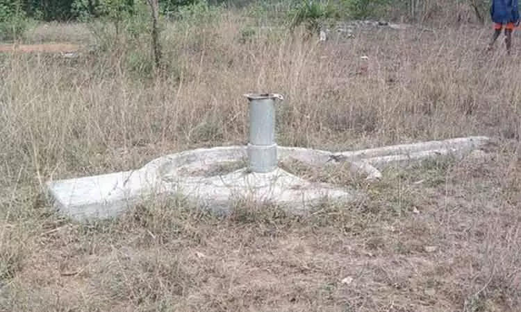 காணாமல்போன அடிபம்பு