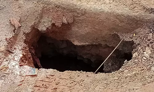பாதாள சாக்கடை குழி