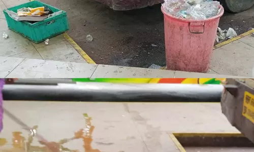 பஸ் நிலையத்தில் சுகாதார சீர்கேடு பஸ் நிலையத்தில் சுகாதார சீர்கேடு