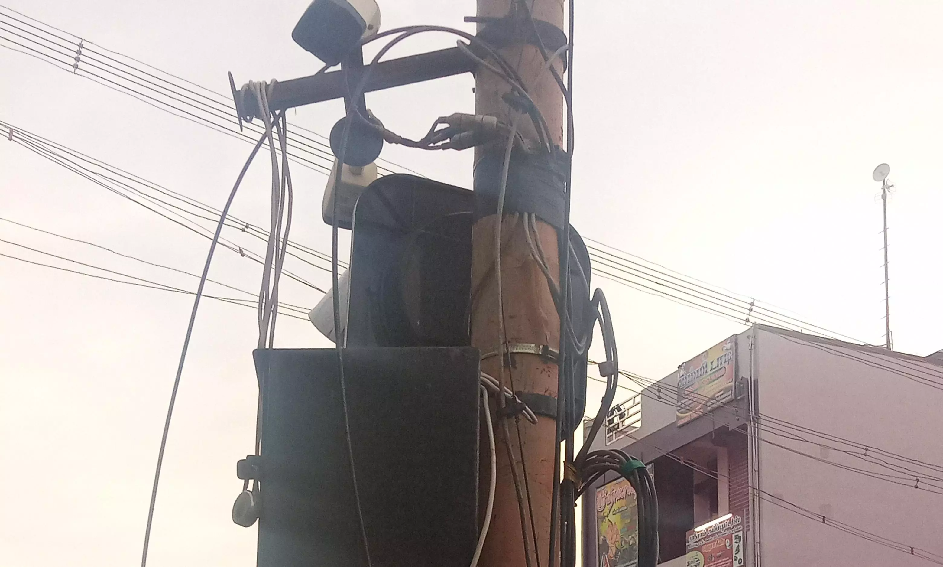 செயல்படாத கண்காணிப்பு கேமரா செயல்படாத கண்காணிப்பு கேமரா