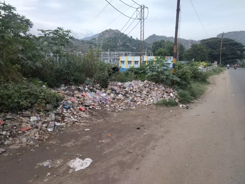 குவிந்து கிடக்கும் பிளாஸ்டிக் கழிவுகள் குவிந்து கிடக்கும் பிளாஸ்டிக் கழிவுகள்