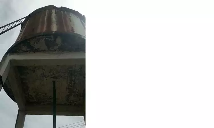 சுத்தமில்லாத குடிநீர் தொட்டி சுத்தமில்லாத குடிநீர் தொட்டி