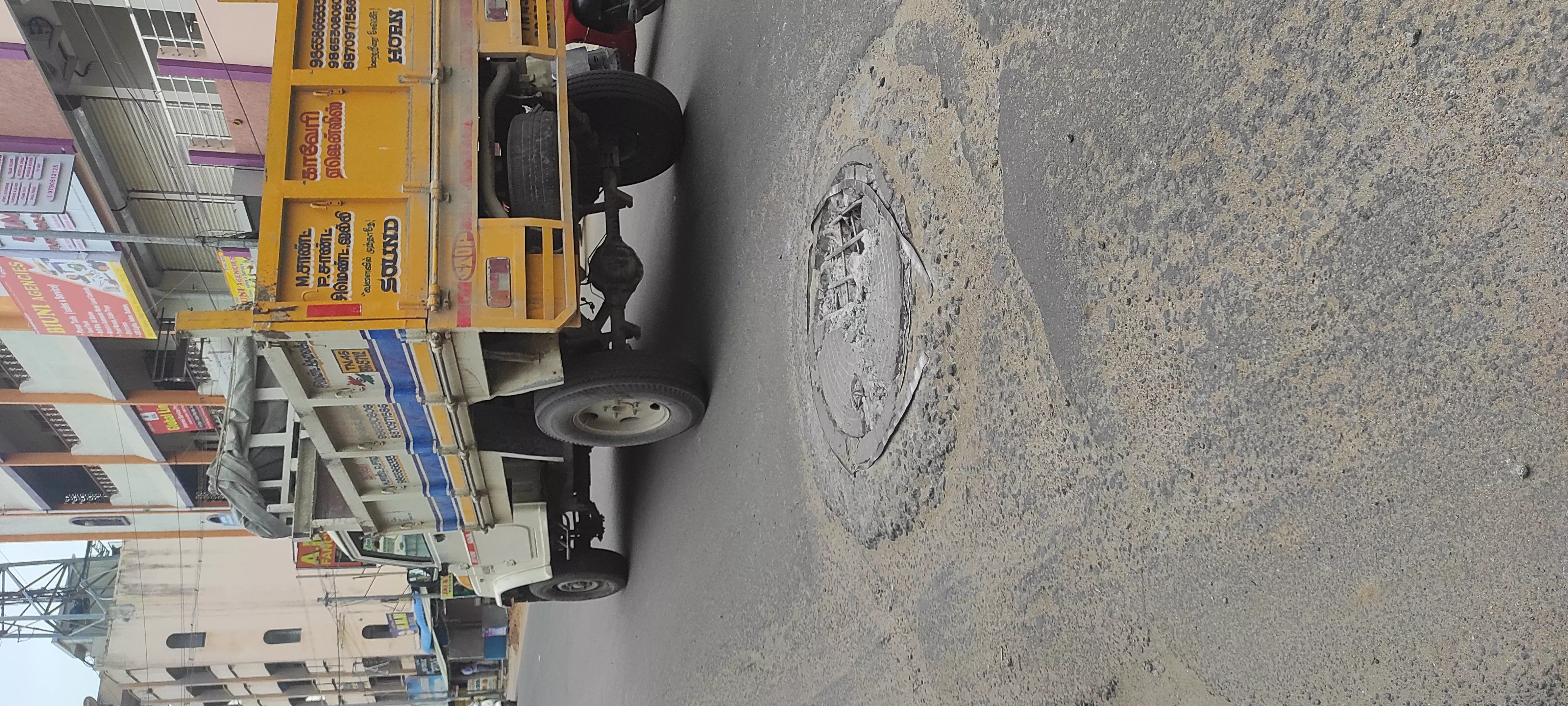 ஆபத்தான பாதாள சாக்கடை மூடி