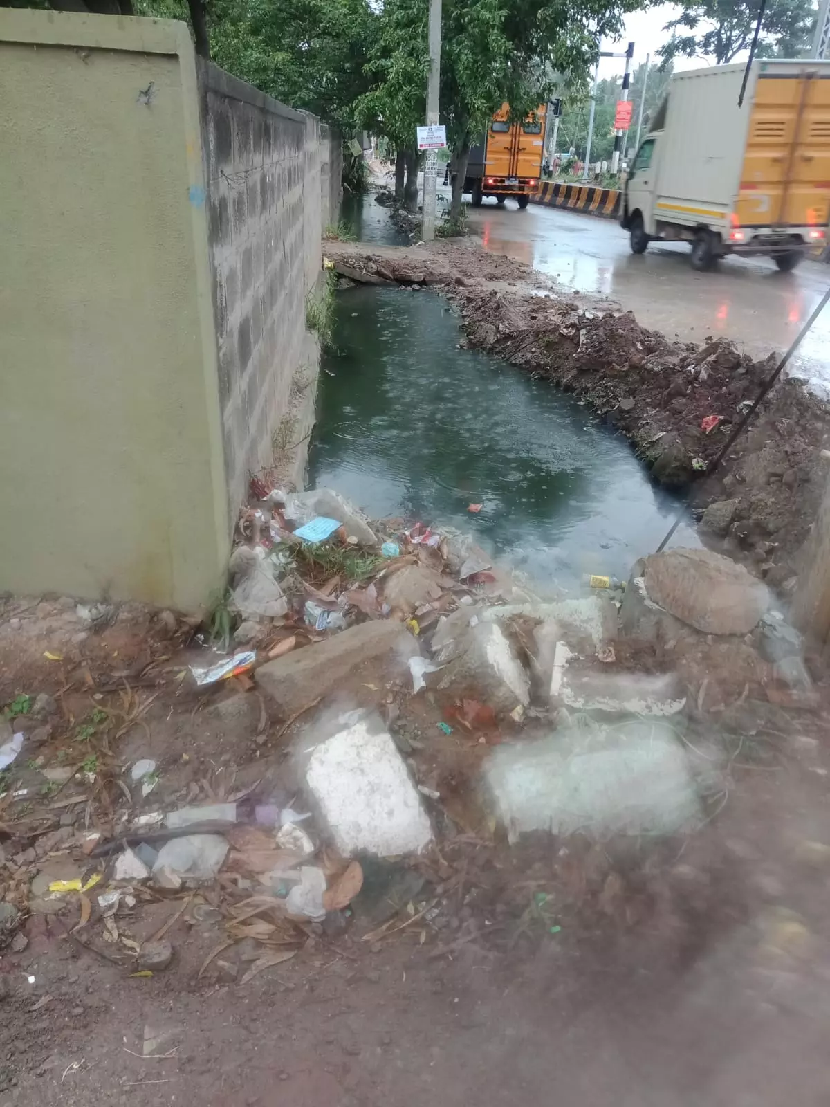 சாக்கடை கால்வாய் மூடப்படுமா? சாக்கடை கால்வாய் மூடப்படுமா?