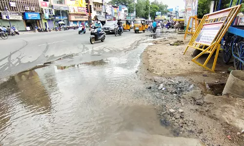 வீணாகும் குடிநீர் வீணாகும் குடிநீர்