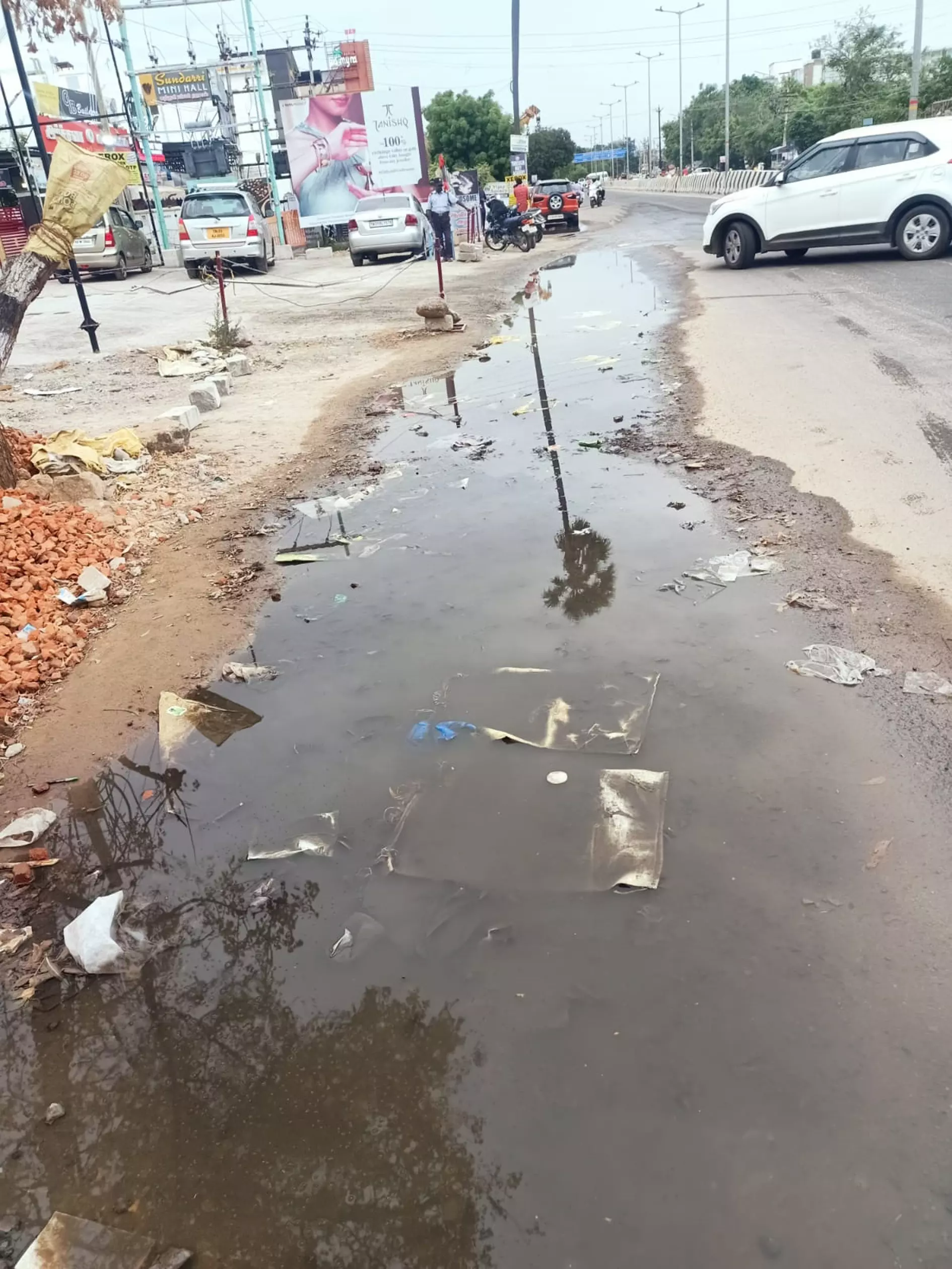 குடிநீர் குழாய் உடைப்பு குடிநீர் குழாய் உடைப்பு