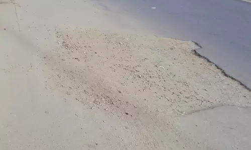 பழுதடைந்த ரோடு