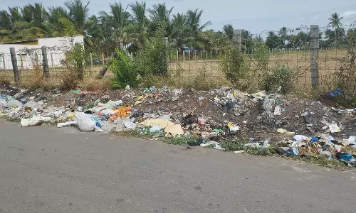 குவிந்து கிடக்கும் குப்பைகள்