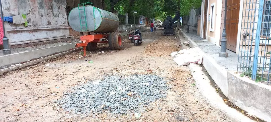 கிடப்பில் போடப்பட்ட சாலை பணி கிடப்பில் போடப்பட்ட சாலை பணி