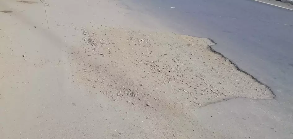 பழுதடைந்த ரோடு