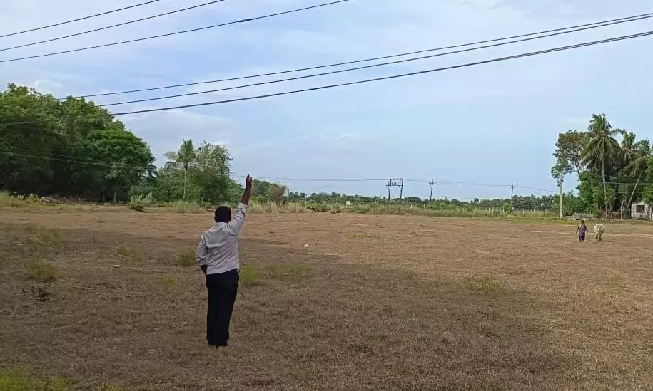 தாழ்வாக செல்லும் மின்கம்பிகள்