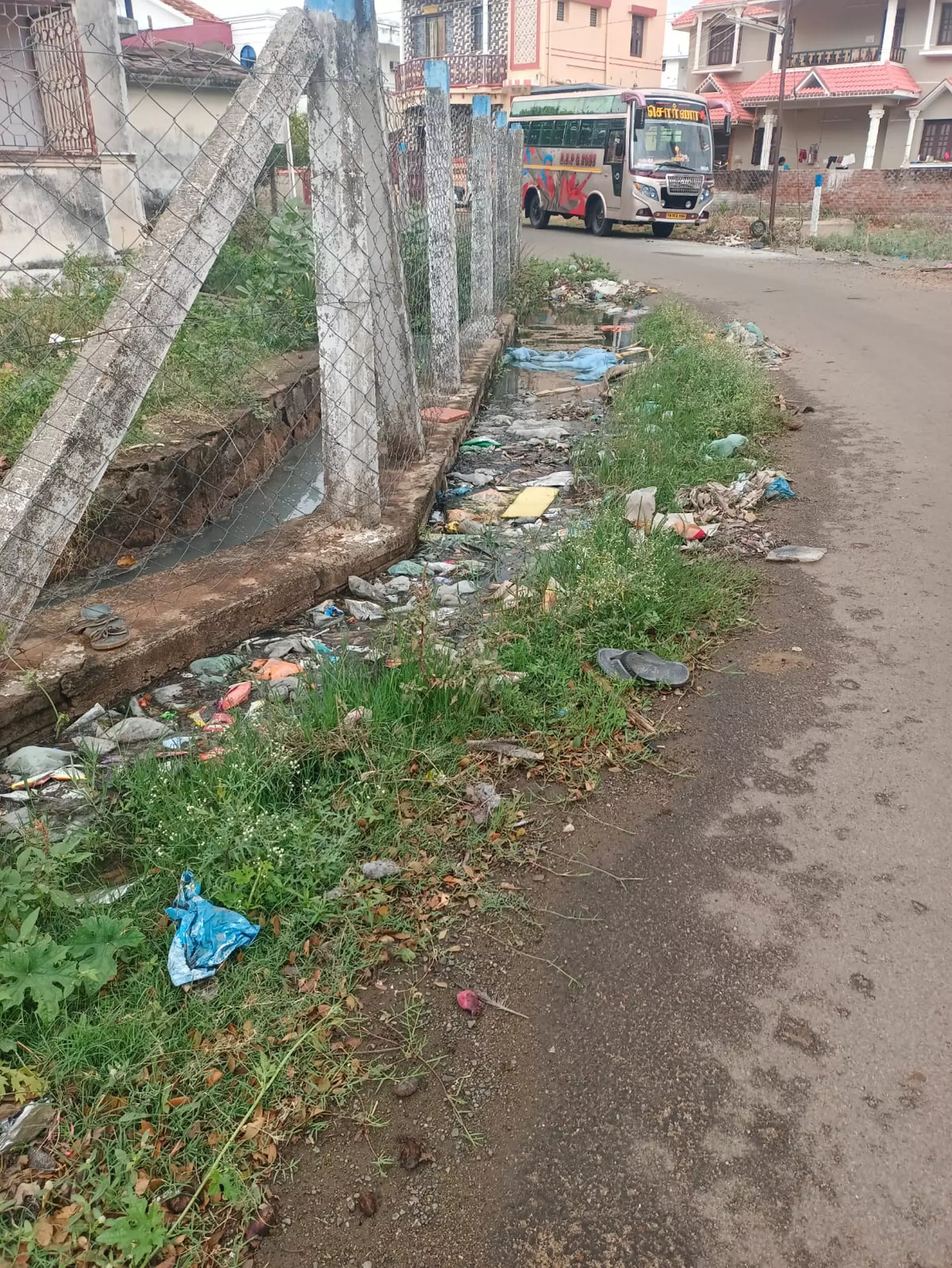 கழிவுநீரால் சுகாதாரக்கேடு கழிவுநீரால் சுகாதாரக்கேடு