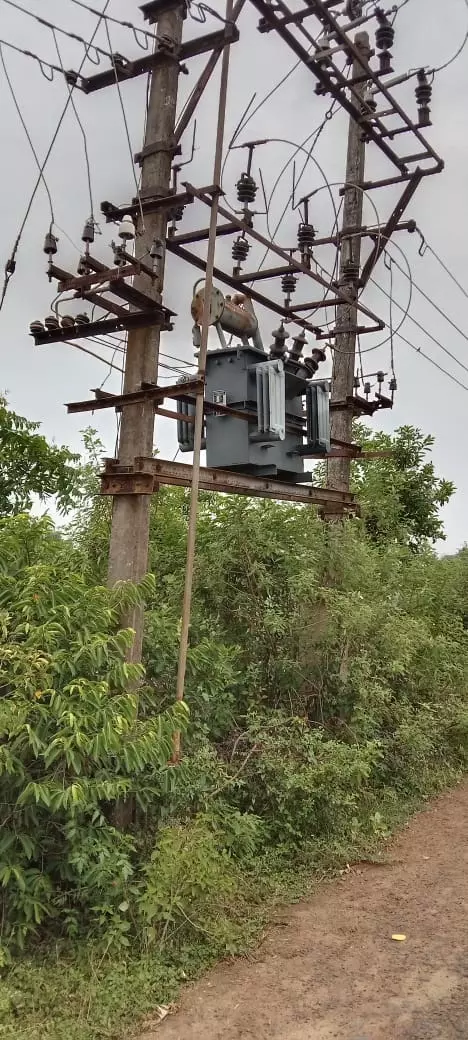 மின்மாற்றியால் பொதுமக்கள் அச்சம்