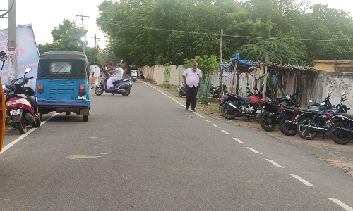 வேகத்தடை அமைக்க வேண்டும்