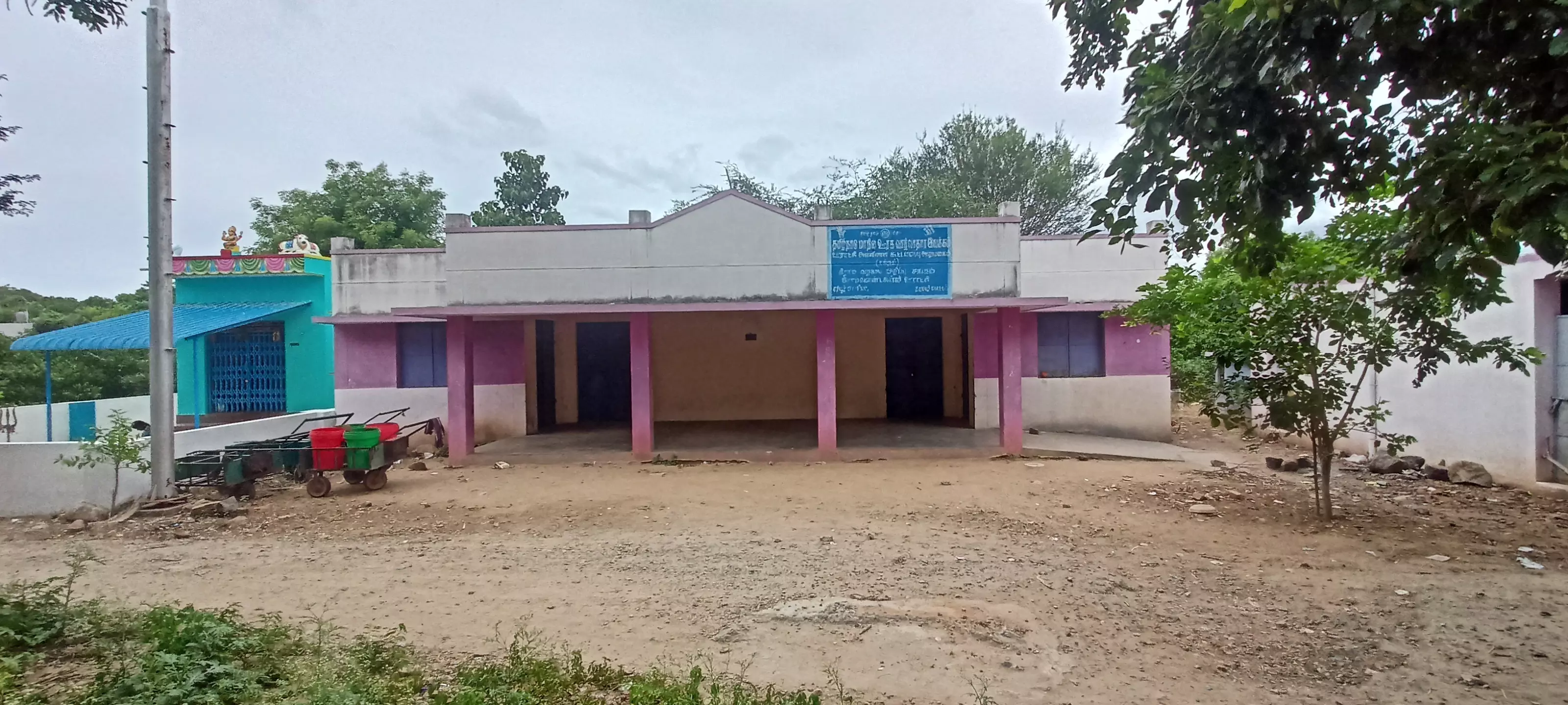 பூட்டியே கிடக்கும் அரசு கட்டிடம் பூட்டியே கிடக்கும் அரசு கட்டிடம்