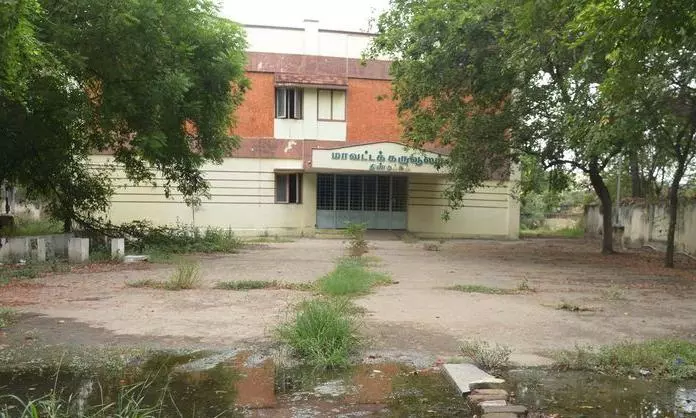 பாழடைந்து வரும் கட்டிடம்