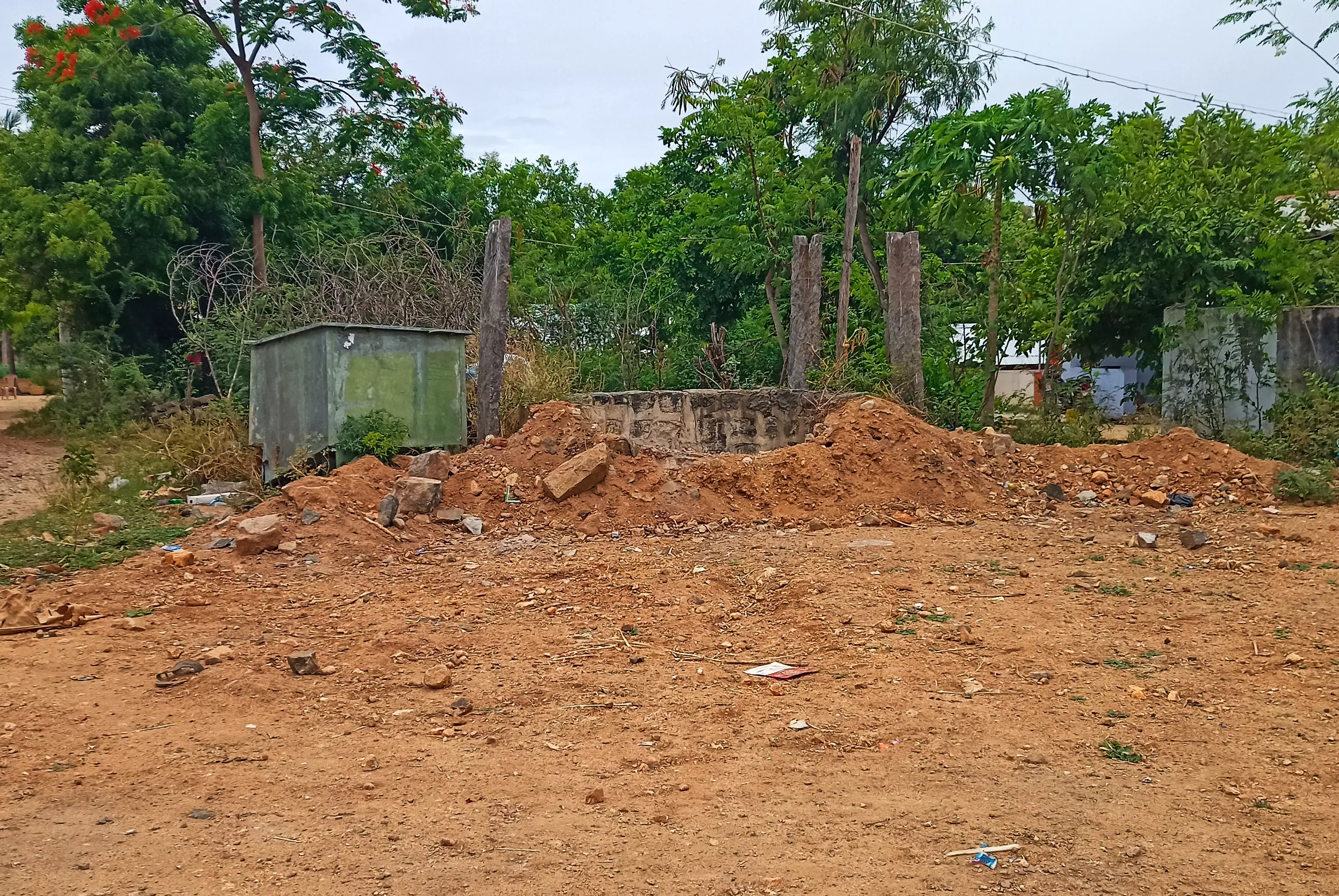 கிணற்றுக்கு வேலி அமைக்கப்படுமா? கிணற்றுக்கு வேலி அமைக்கப்படுமா?