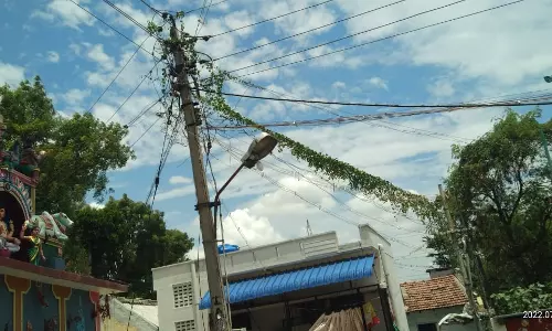 மின் கம்பத்தை கவனிப்பாா்களா?