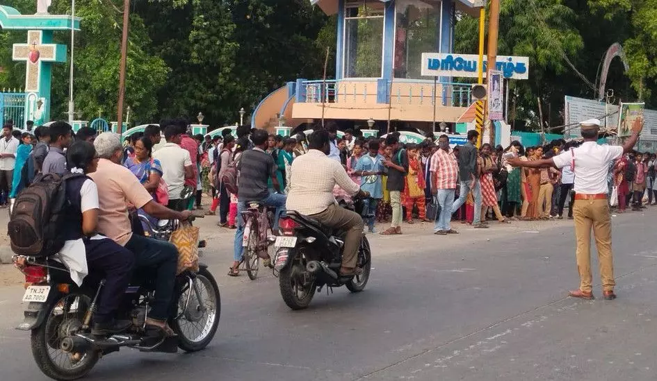 கூடுதல் பஸ்கள் இயக்கப்படுமா? கூடுதல் பஸ்கள் இயக்கப்படுமா?