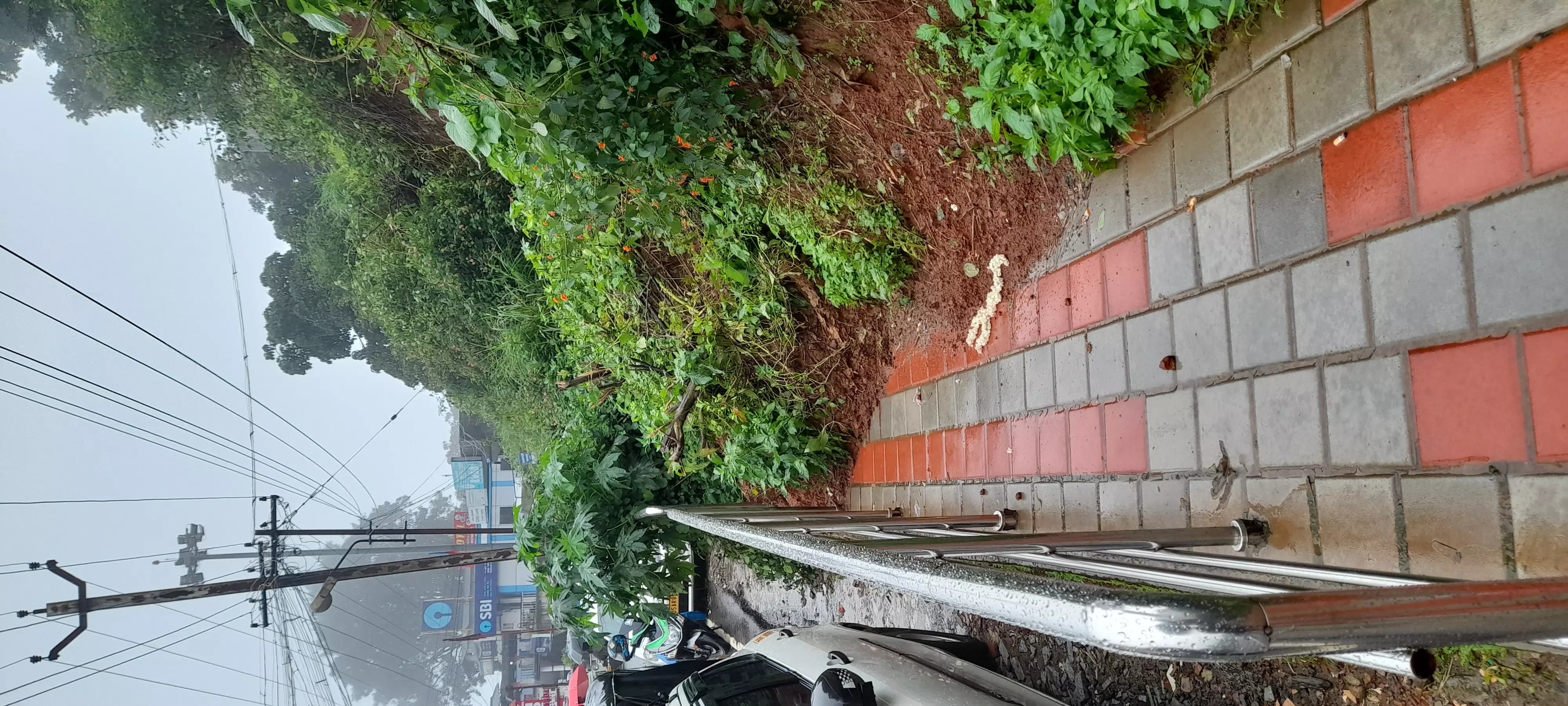 மண்சரிவு அகற்றப்படுமா?