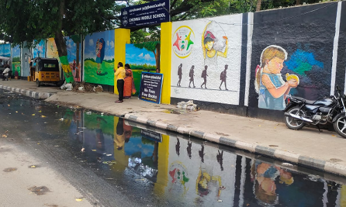 பள்ளி அருகே கழிவுநீர் தேக்கம்