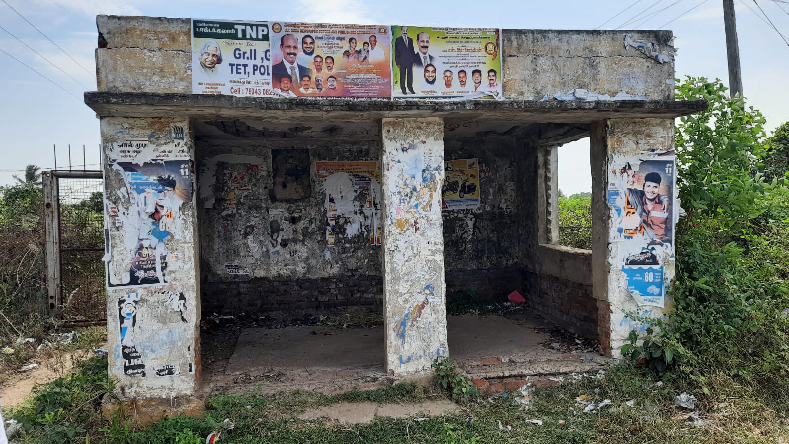 பழுதடைந்த பயணிகள் நிழற்குடை பழுதடைந்த பயணிகள் நிழற்குடை