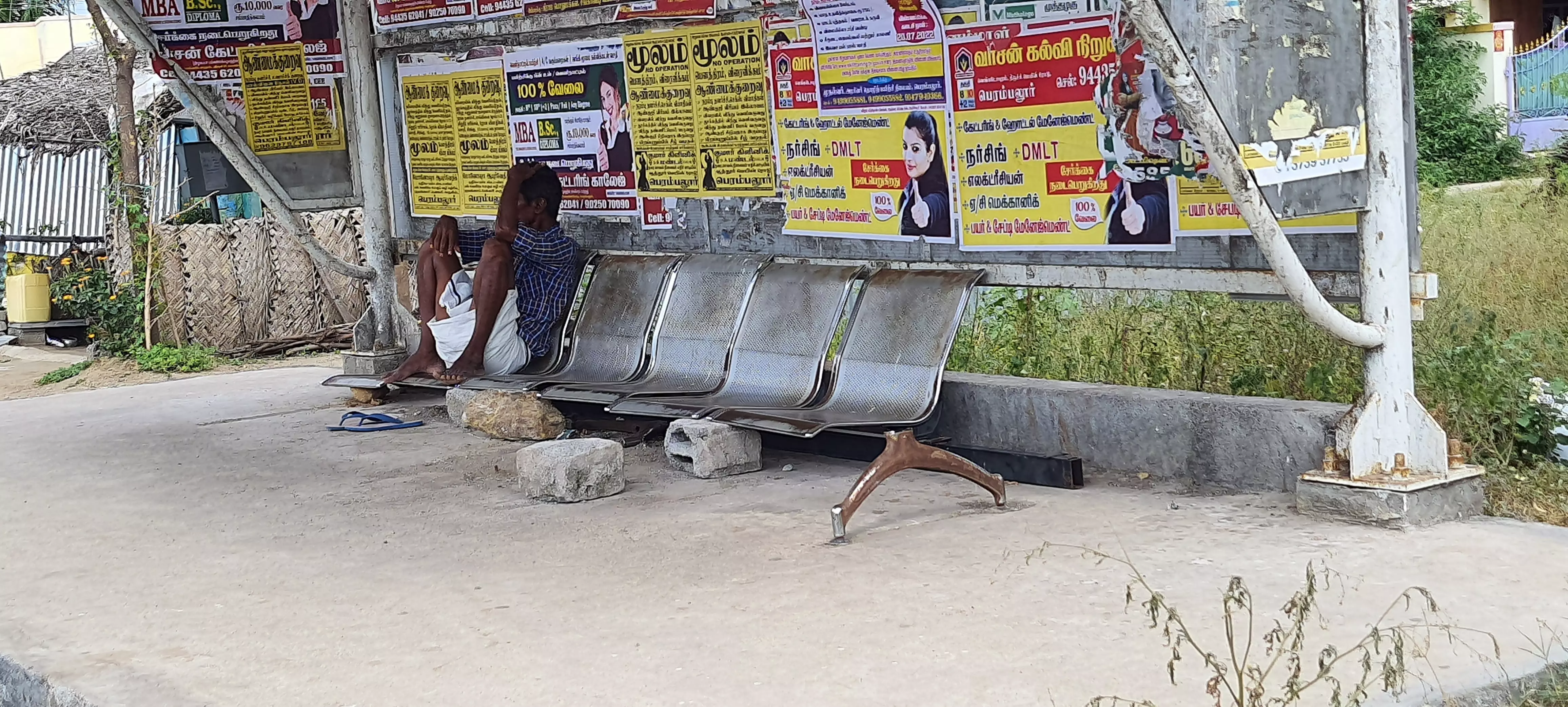 சேதமடைந்த பயணிகள் இருக்கை