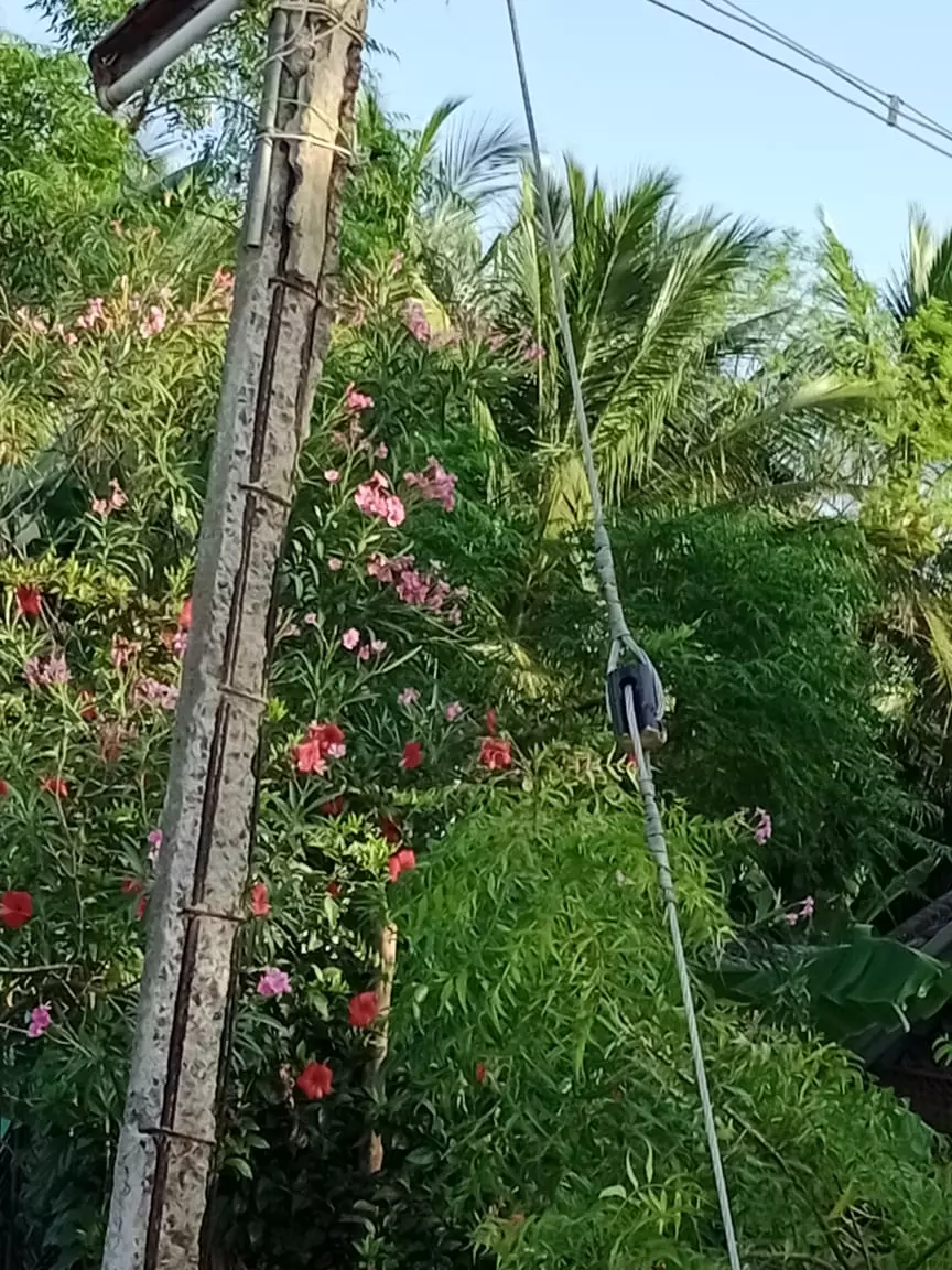 ஆபத்தான மின்கம்பங்கள்