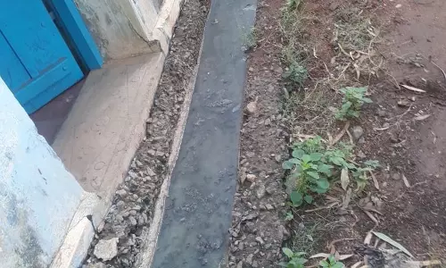 தேங்கி கிடக்கும் கழிவுநீர்