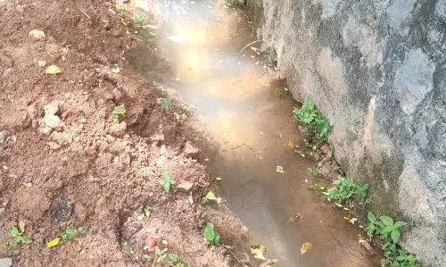 வீணாகும் குடிநீர் வீணாகும் குடிநீர்