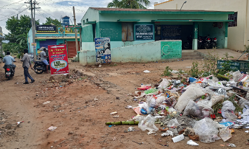 குவிந்து கிடக்கும் குப்பைகள் குவிந்து கிடக்கும் குப்பைகள்