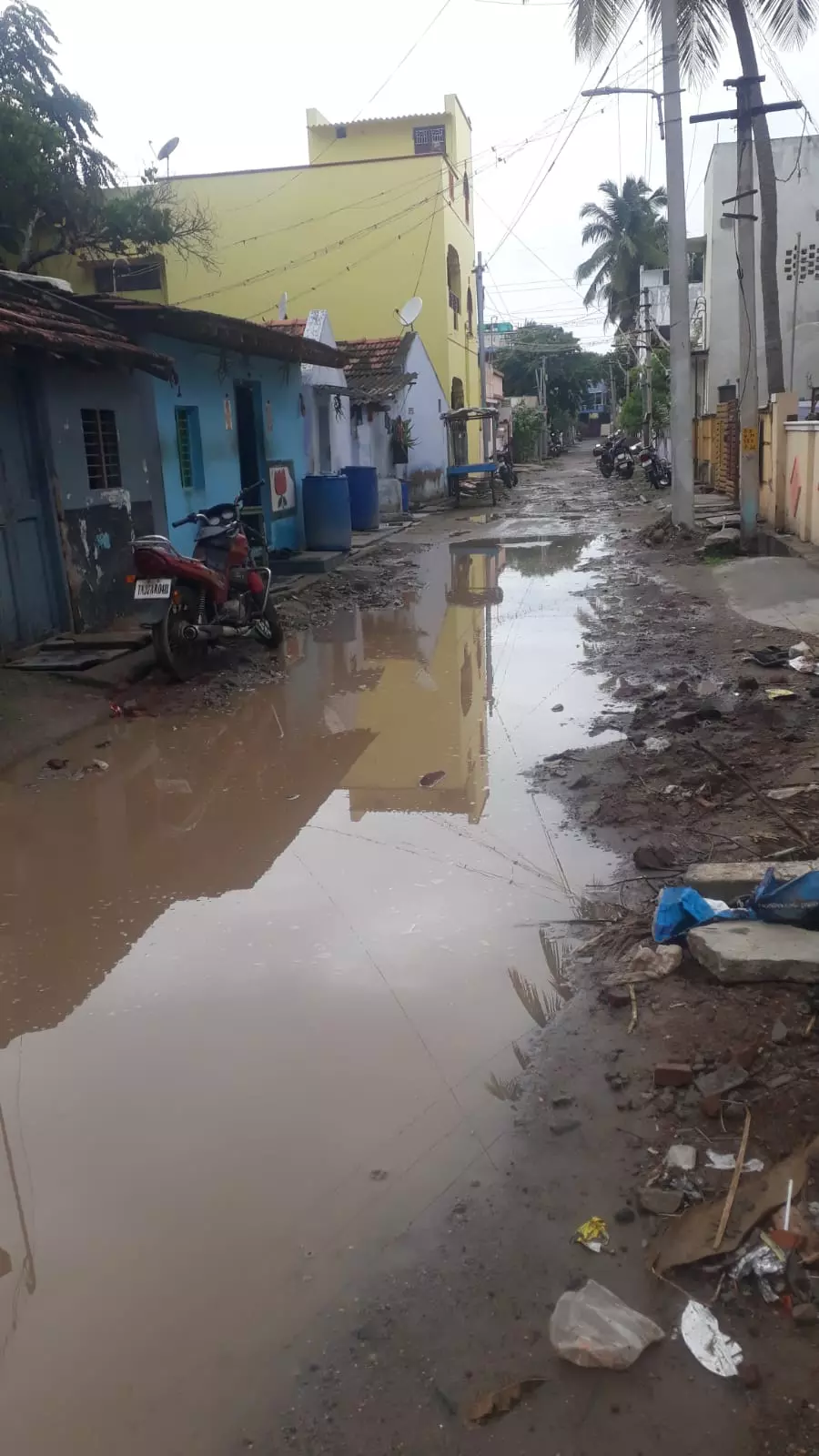 தேங்கி நிற்கும் மழைநீர் தேங்கி நிற்கும் மழைநீர்