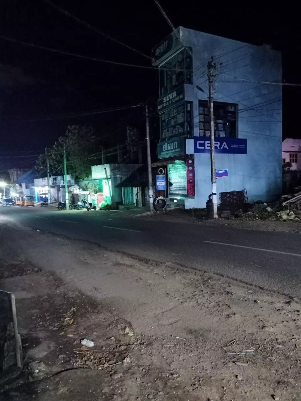 எரியாத தெருவிளக்குகள் எரியாத தெருவிளக்குகள்