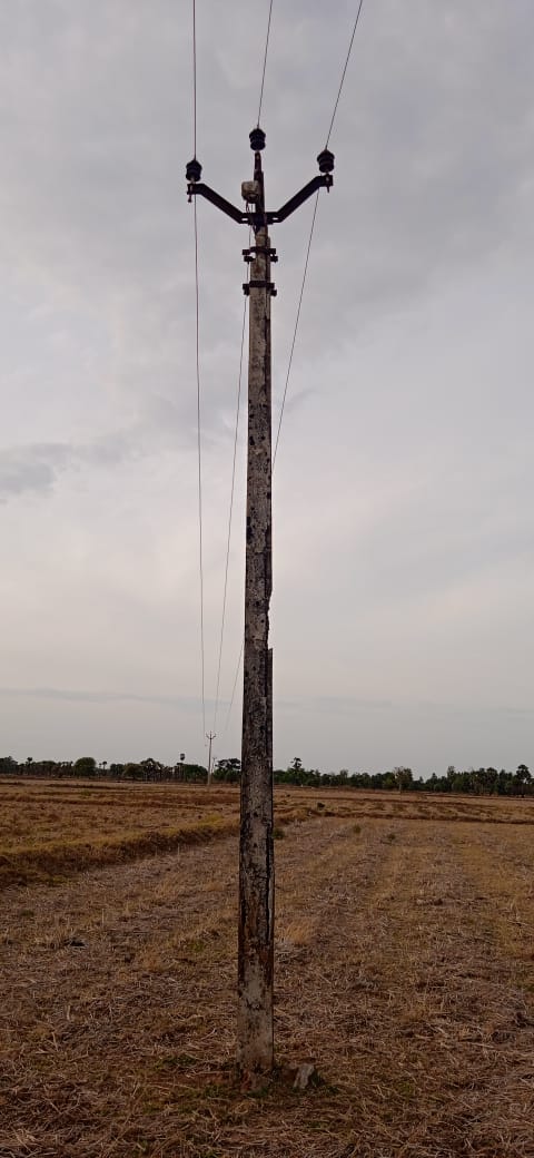 ஆபத்தான மின் கம்பம் ஆபத்தான மின் கம்பம்