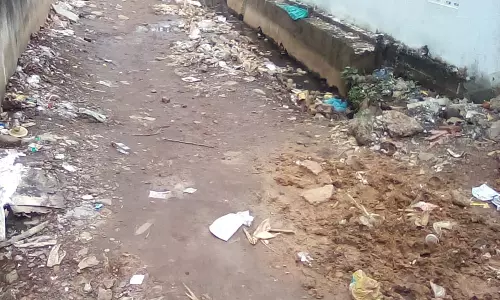 மழைநீர் கால்வாய் வேண்டும்