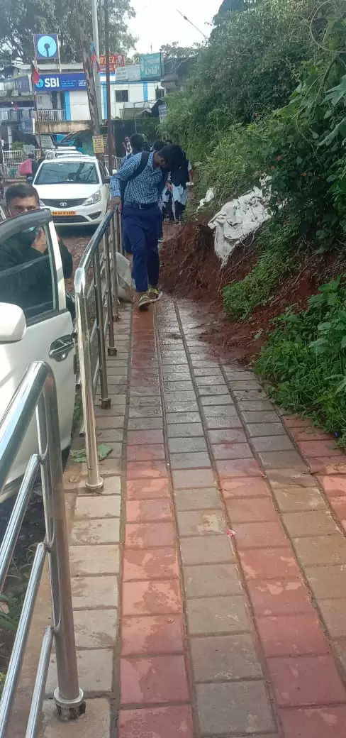 மண்குவியல் அகற்றப்படுமா?