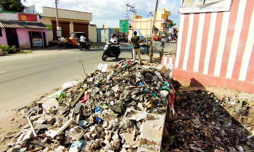 சாக்கடை கழிவுகளை அகற்ற வேண்டும்