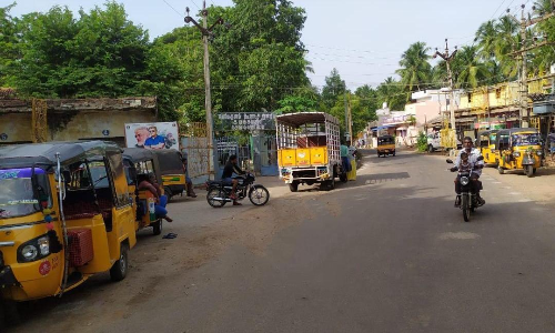 பயணிகளுக்கு இடையூறு