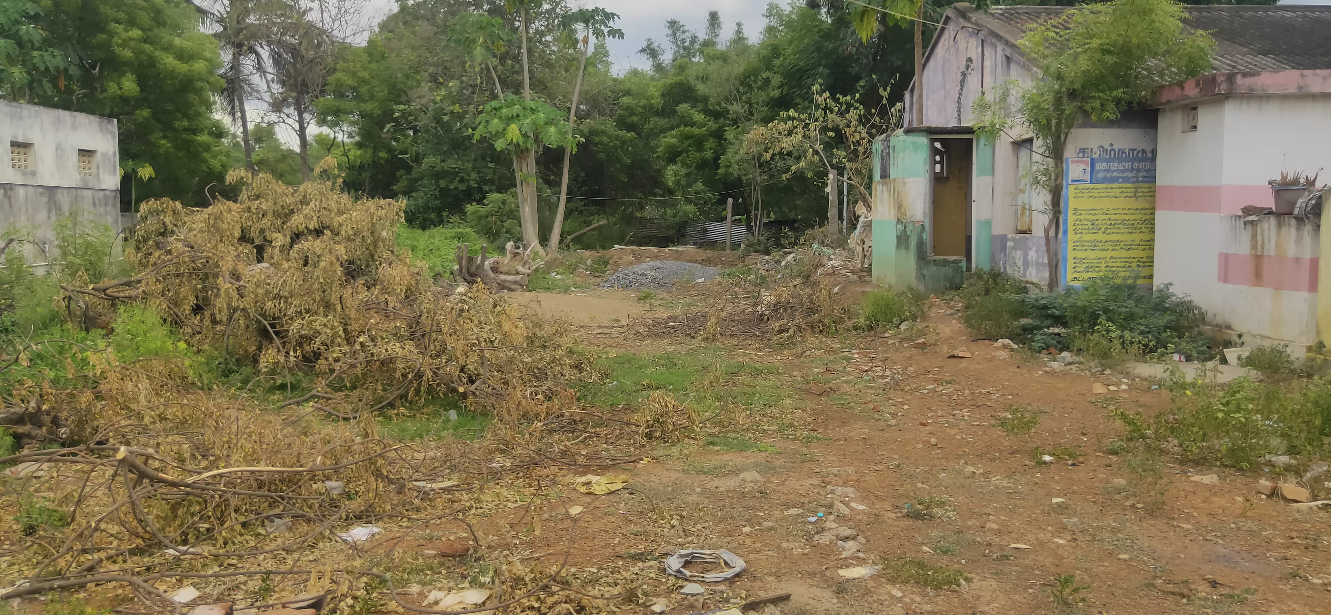 இடிக்கப்பட்ட இடத்தில் புதிய நூலகம் கட்டப்படுமா?